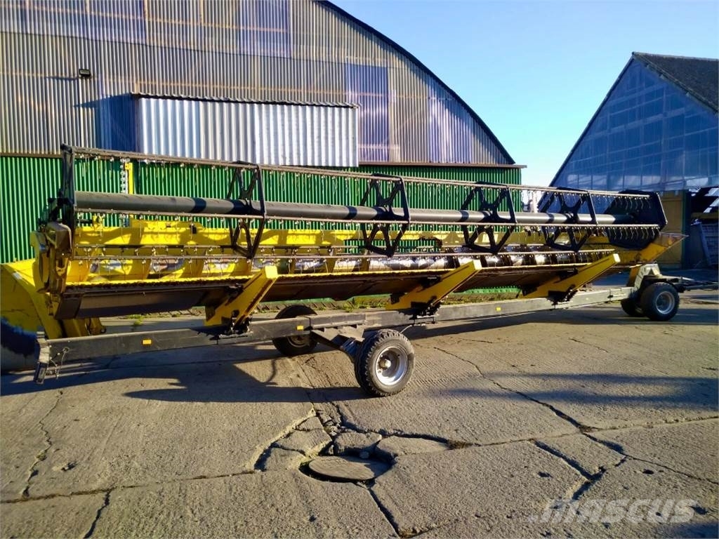 New Holland 30 V mit Wagen 하비스터 헤드