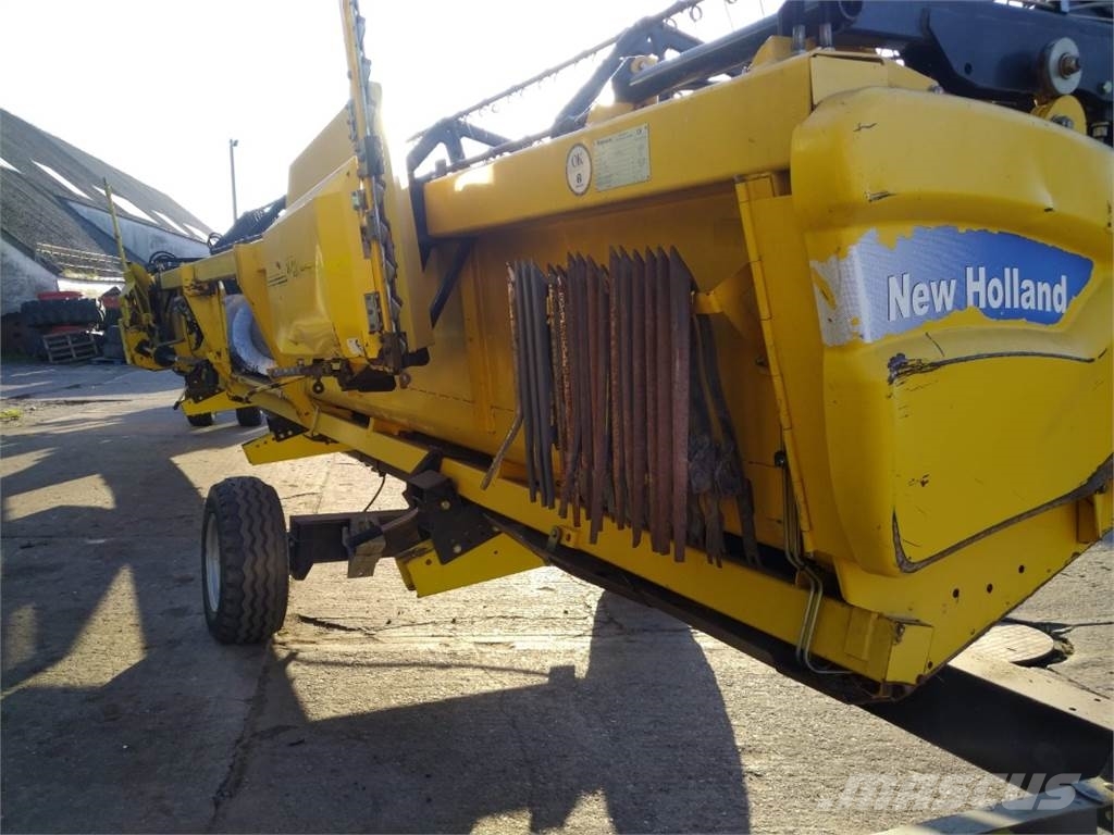 New Holland 30 V mit Wagen 하비스터 헤드