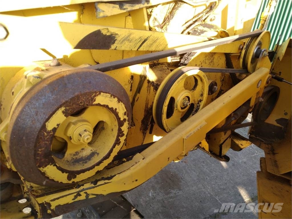 New Holland 30 V mit Wagen 하비스터 헤드
