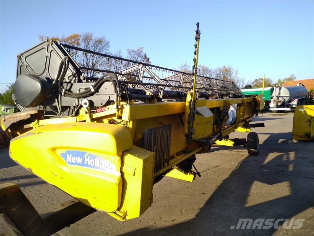 New Holland 30 V mit Wagen 하비스터 헤드
