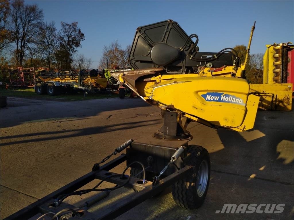 New Holland 30 V mit Wagen 하비스터 헤드