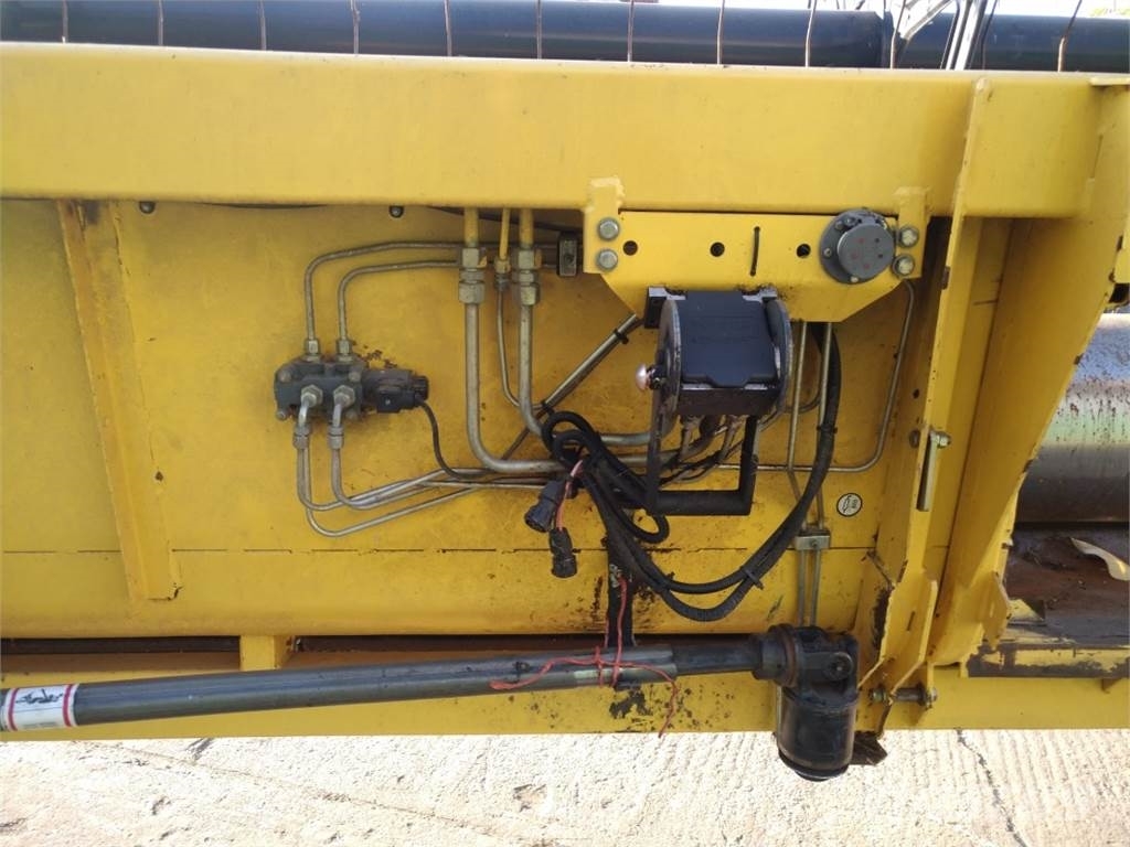 New Holland 30 V mit Wagen 하비스터 헤드