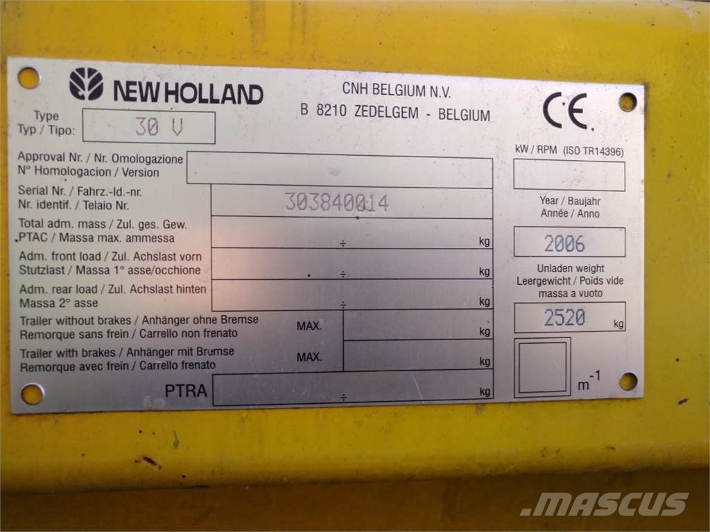 New Holland 30 V mit Wagen 하비스터 헤드