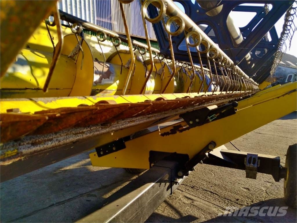 New Holland 30 V mit Wagen 하비스터 헤드
