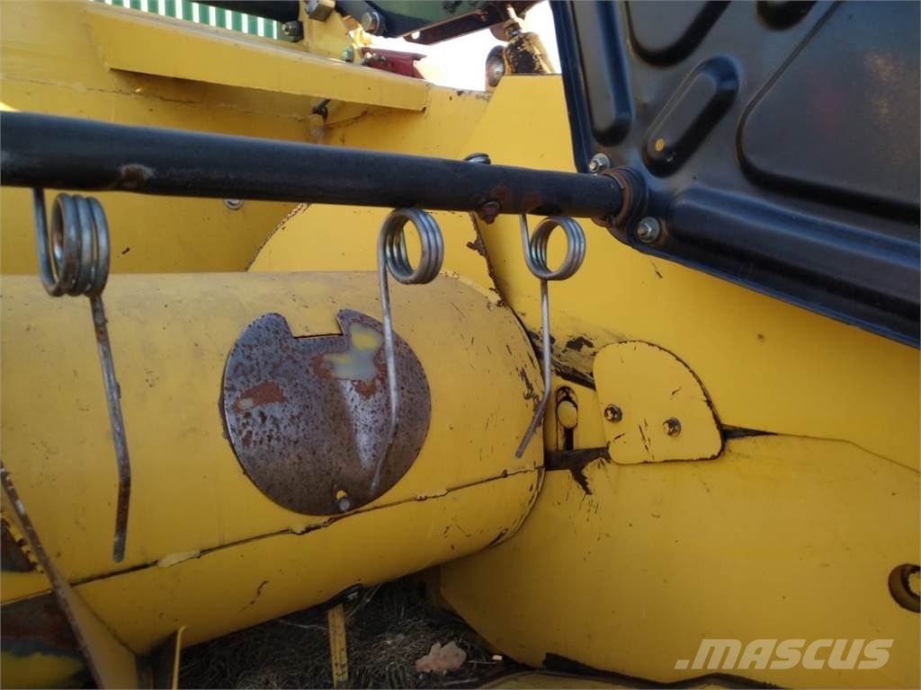 New Holland 30 V mit Wagen 하비스터 헤드