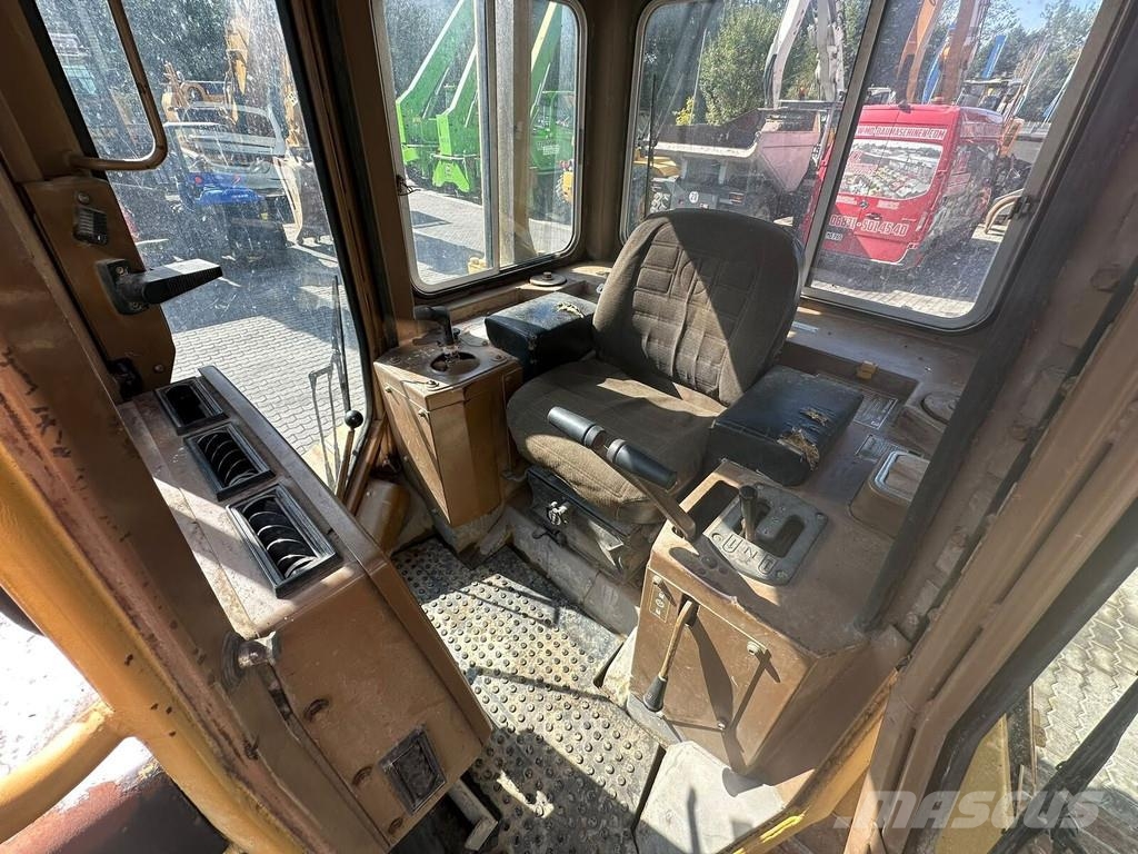 CAT D4H lánctalpas dózerek