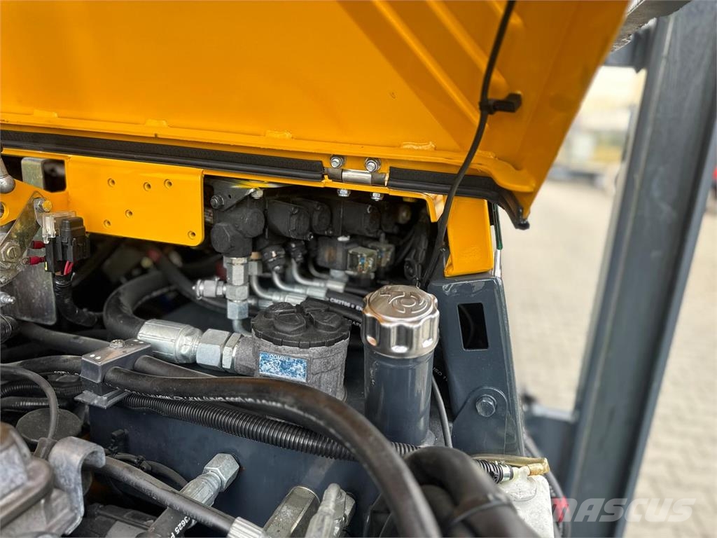 Combilift CB3000 //2016 year // Toyota engine Four-way truck