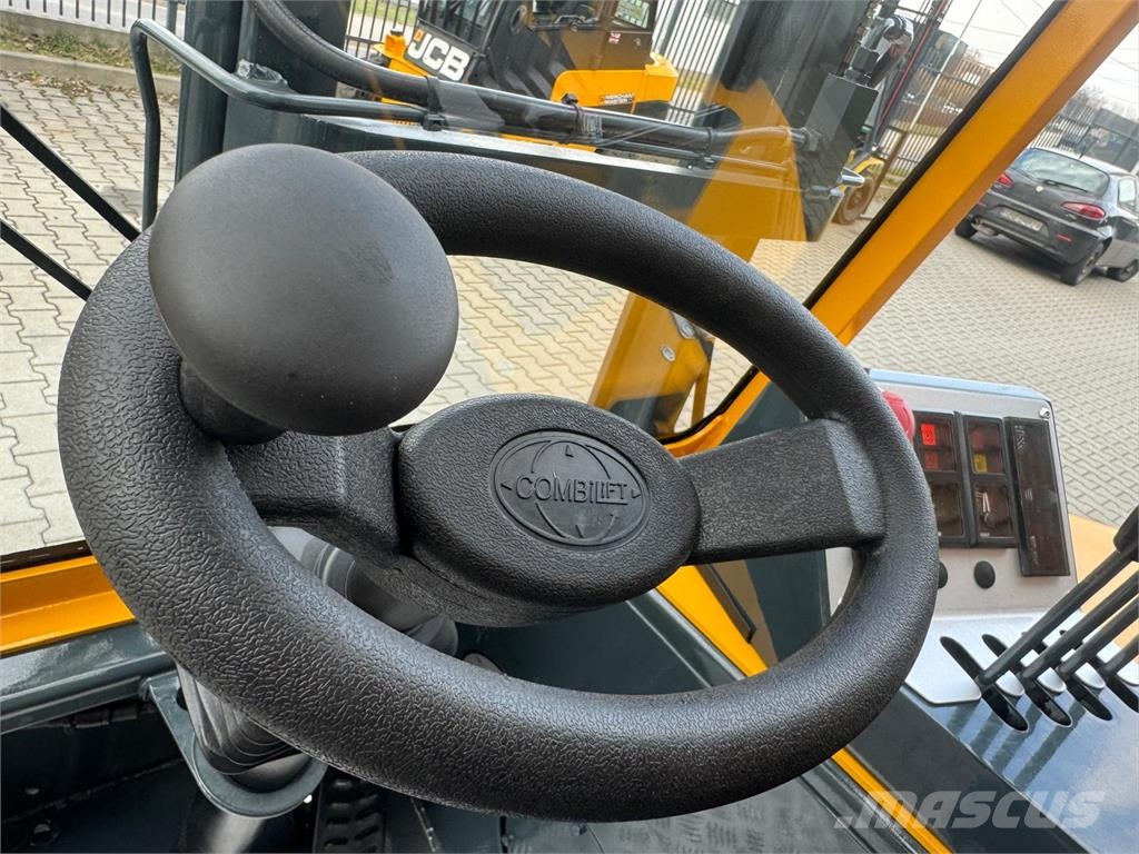 Combilift CB3000 //2016 year // Toyota engine Four-way truck