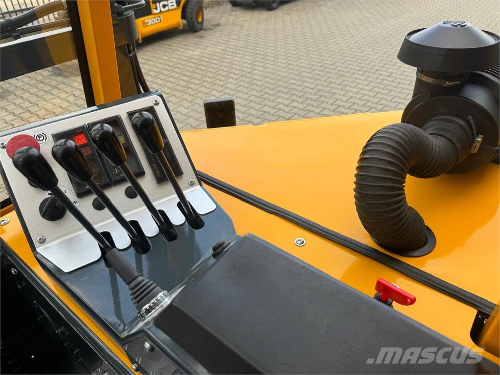 Combilift CB3000 //2016 year // Toyota engine 4-way reach truck