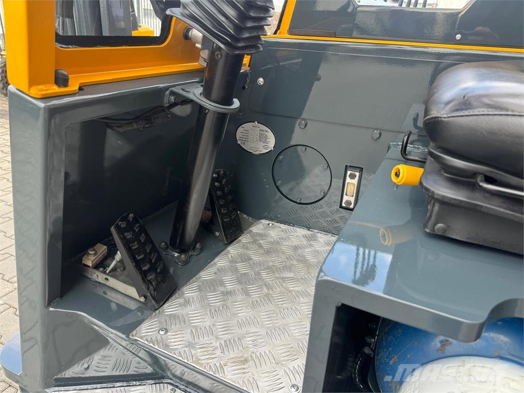 Combilift CB3000 //2016 year // Toyota engine 4-way reach truck