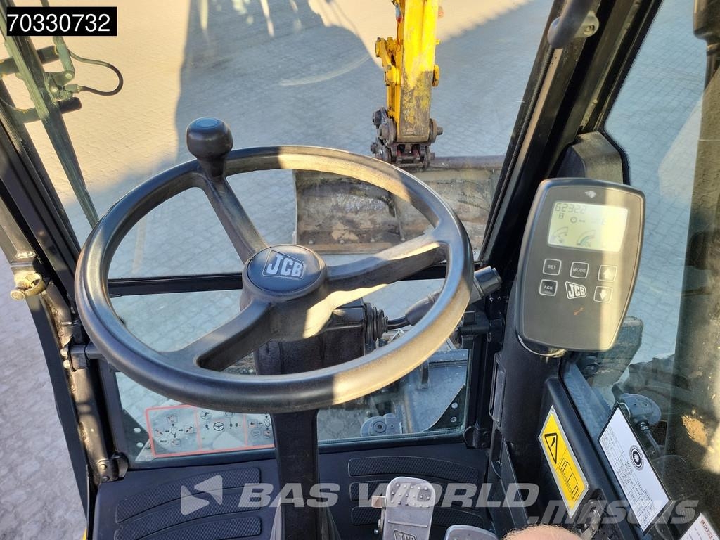 JCB JS145 W Excavadoras de ruedas