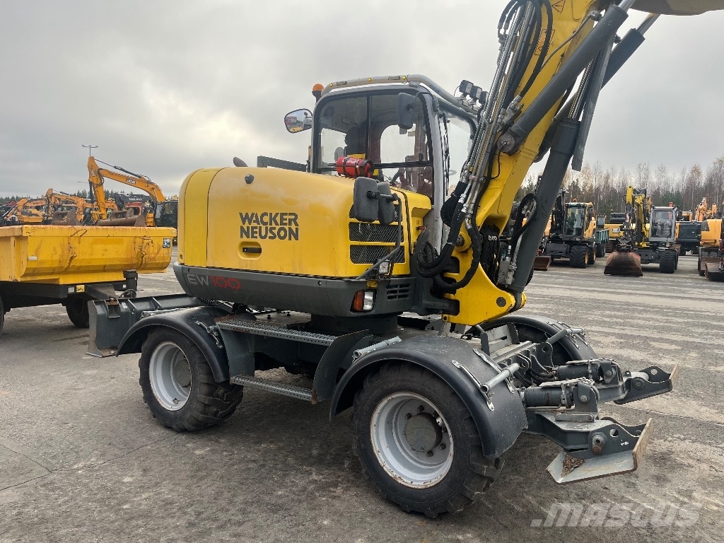 Wacker Neuson EW 100 / Engcon, Kärry, 3 kauhaa, Hyvät renkaat! Gumikerekes kotrók