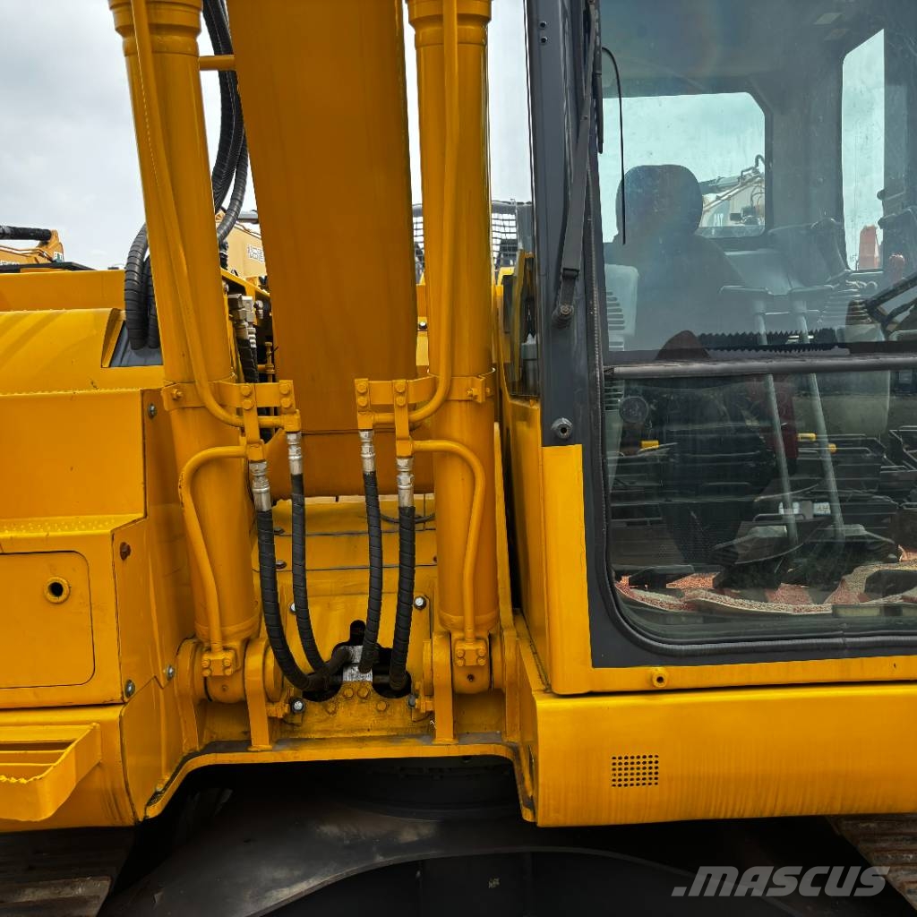 Komatsu PC 138 대형 굴삭기 29톤 이상