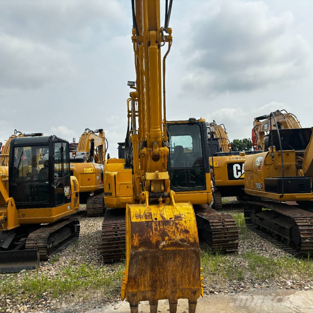 Komatsu PC 138 대형 굴삭기 29톤 이상