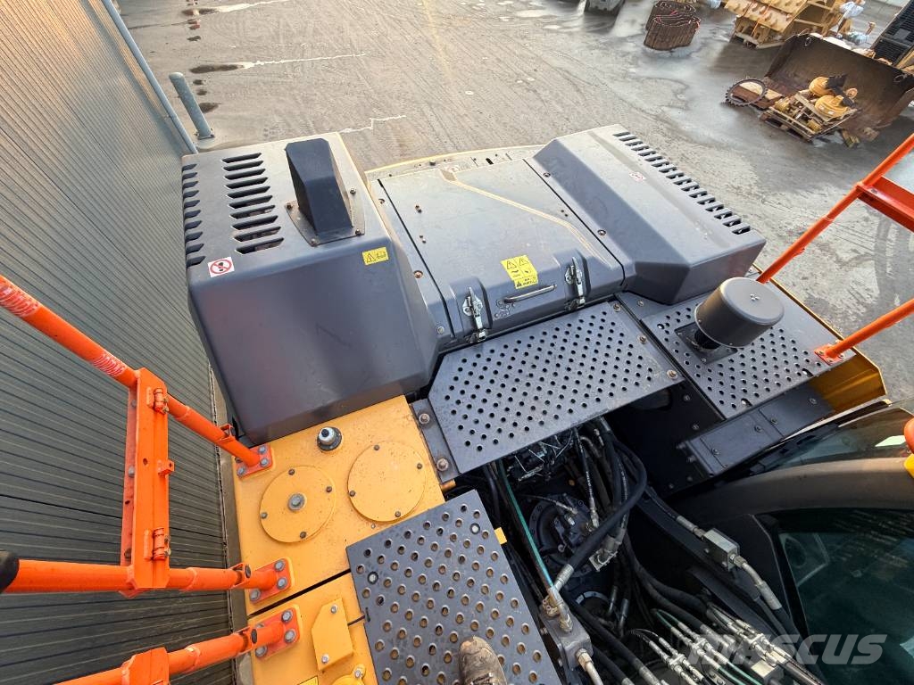 Volvo EC250E L Crawler excavators