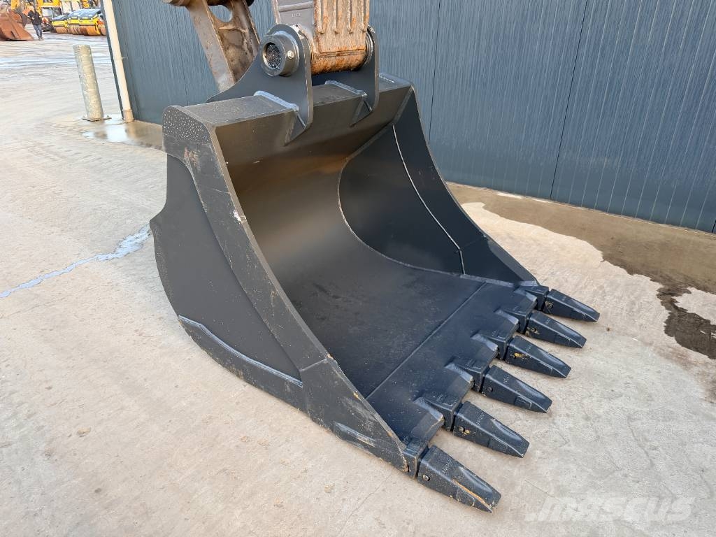 Volvo EC250E L Crawler excavators