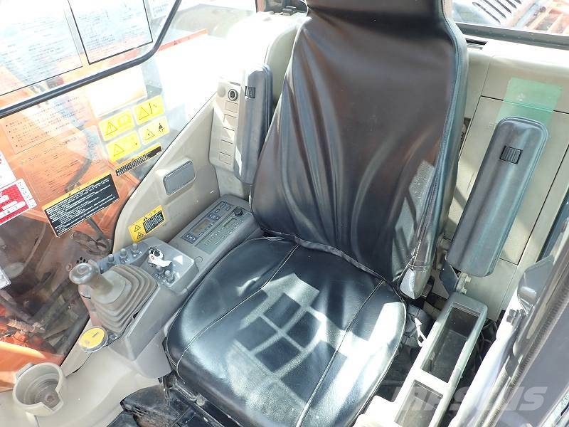 Hitachi ZX135US‑3 Bageri gusjeničari