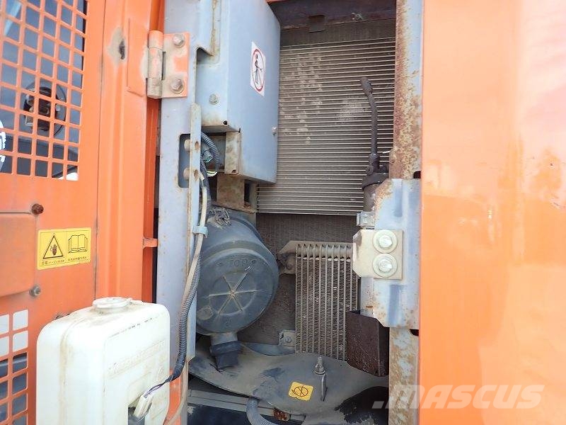Hitachi ZX135US‑3 Bageri gusjeničari