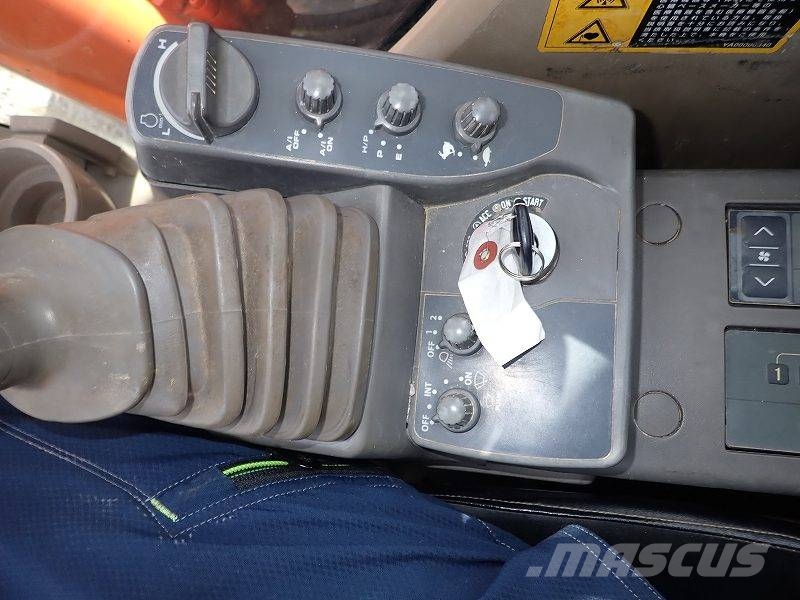 Hitachi ZX135US‑3 Bageri gusjeničari