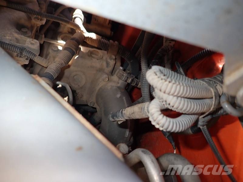 Hitachi ZX135US‑3 Bageri gusjeničari