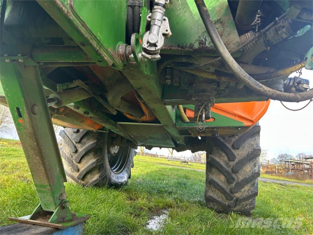 Amazone UX5200 Super 30m Trailed sprayers