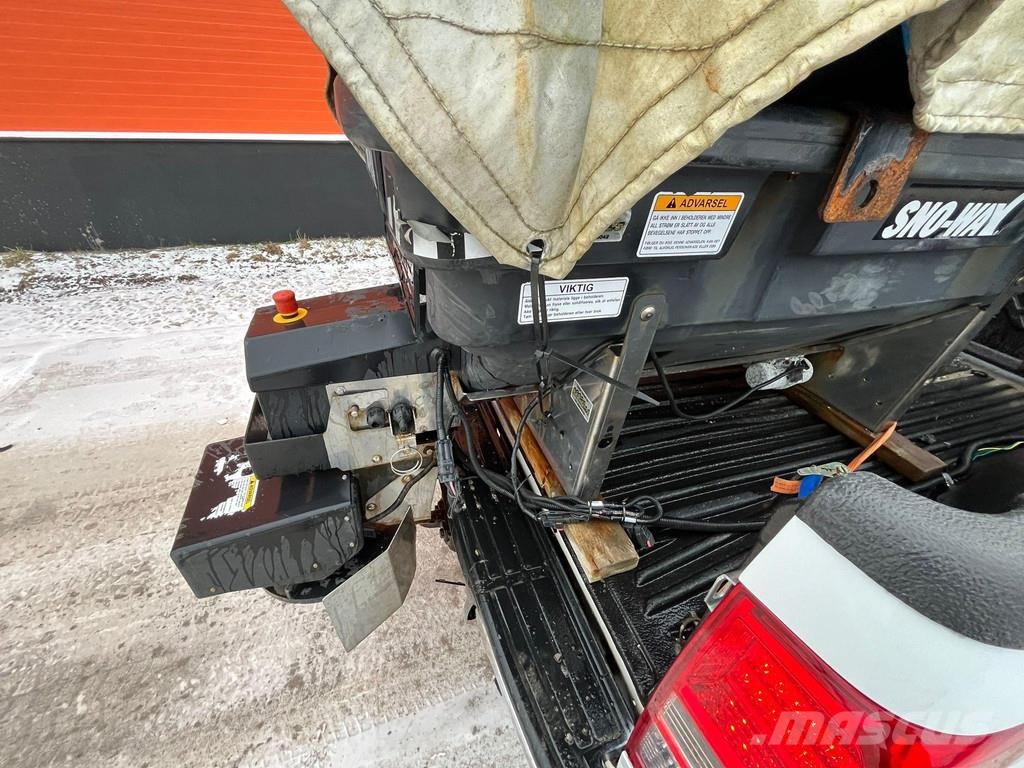Isuzu D-max 4x4 SNOW PLOW & SPREADER Auto's
