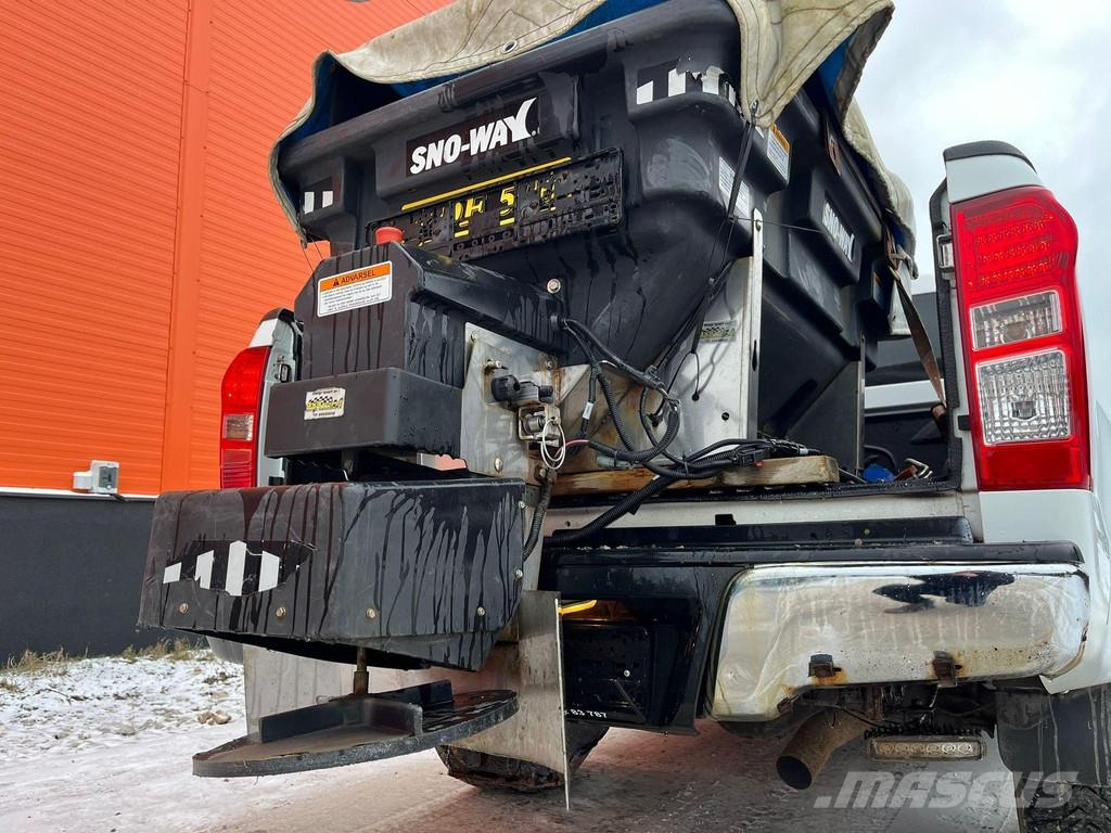 Isuzu D-max 4x4 SNOW PLOW & SPREADER Auto's
