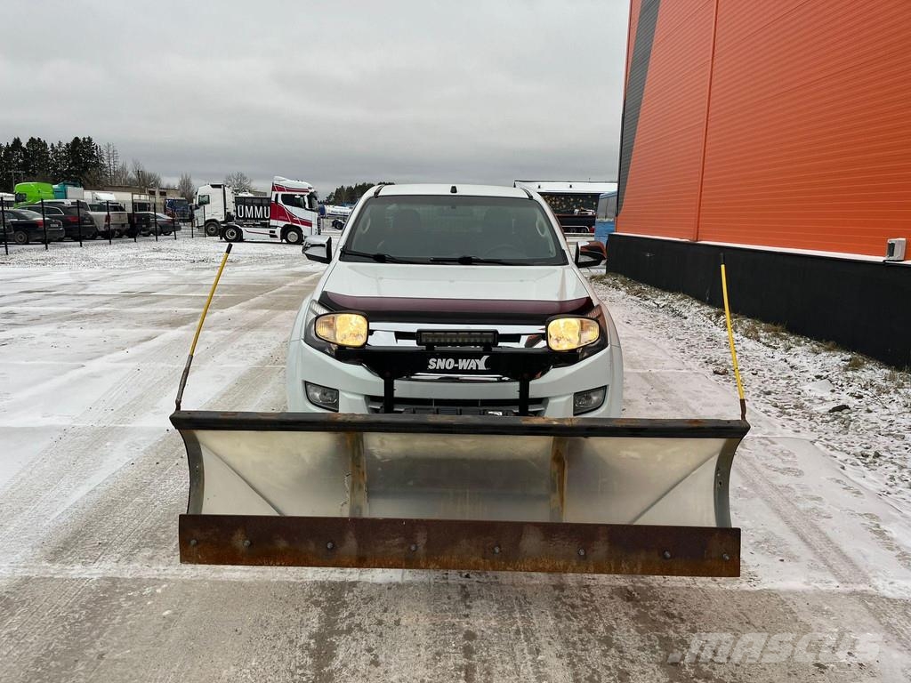 Isuzu D-max 4x4 SNOW PLOW & SPREADER Auto's
