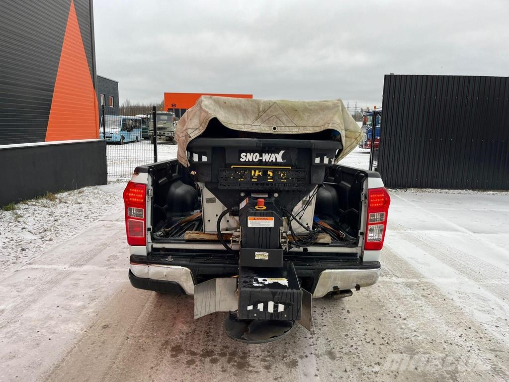 Isuzu D-max 4x4 SNOW PLOW & SPREADER Auto's