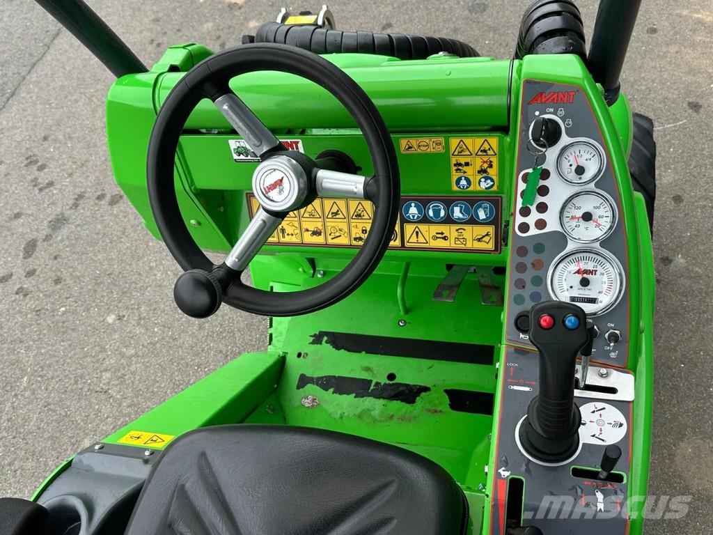 Avant 528 mini-shovel Miniładowarki