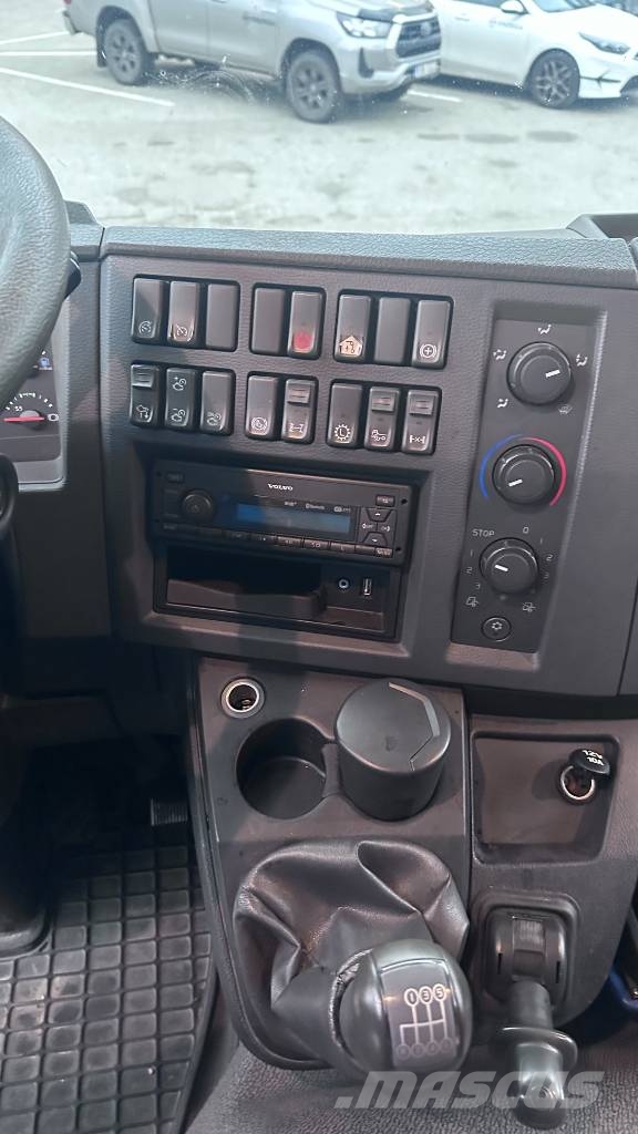 Volvo FL 250 Smagās mašīnas ar celtni