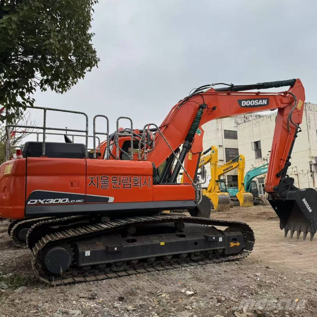 Doosan DX 300 LC Paletli ekskavatörler