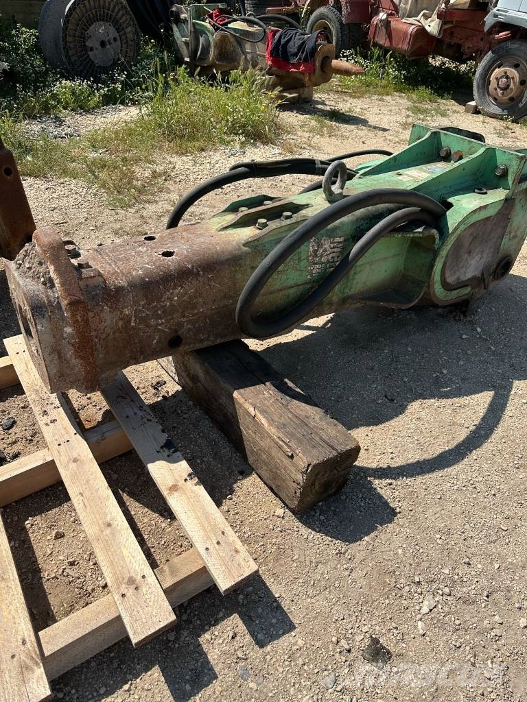 Montabert V 32 破碎锤