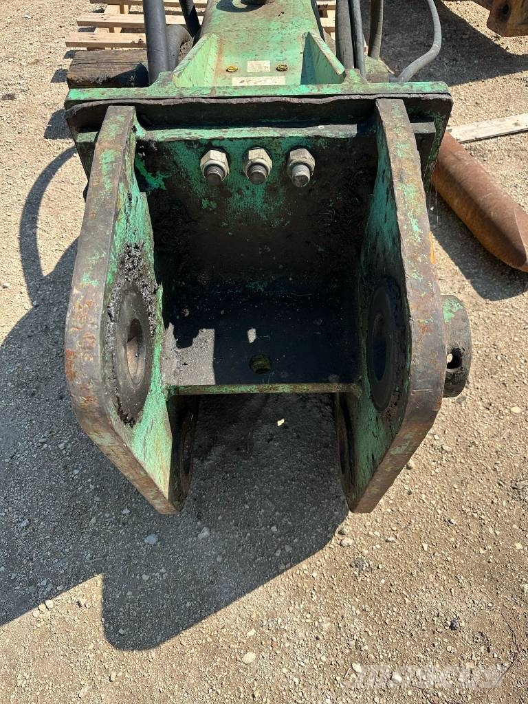 Montabert V 32 破碎锤
