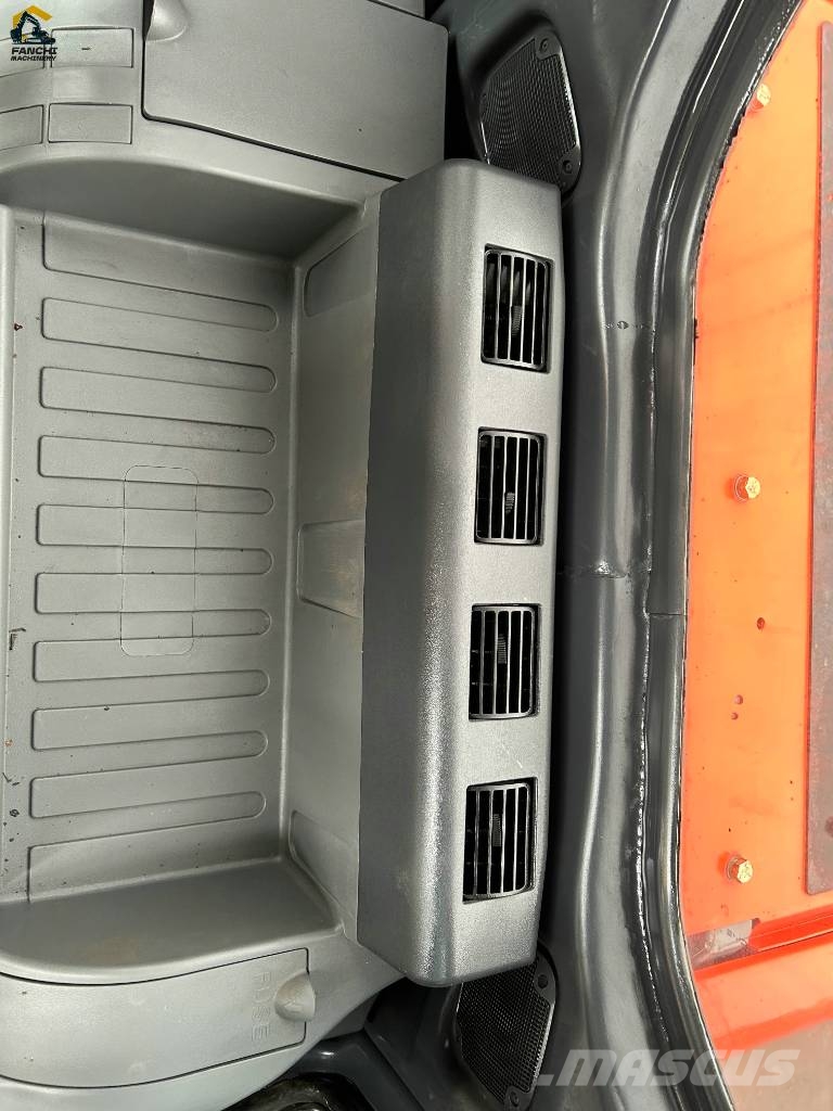 Hitachi ZX 200 LC Гусеничні екскаватори
