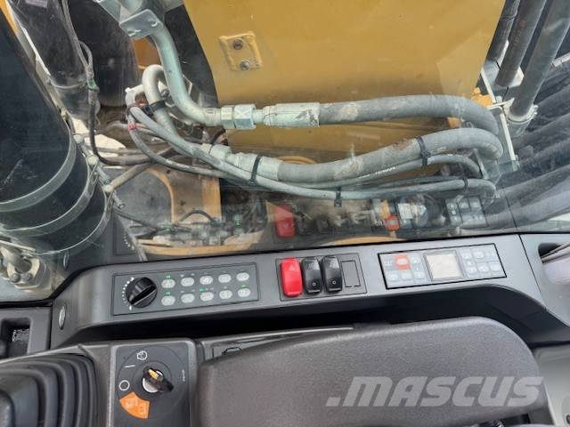 CAT M 318 F Bagri na kolesih