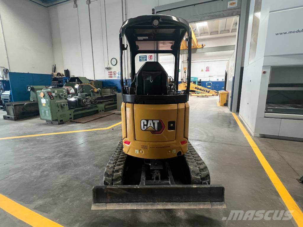 CAT 302 CR 小型挖掘机