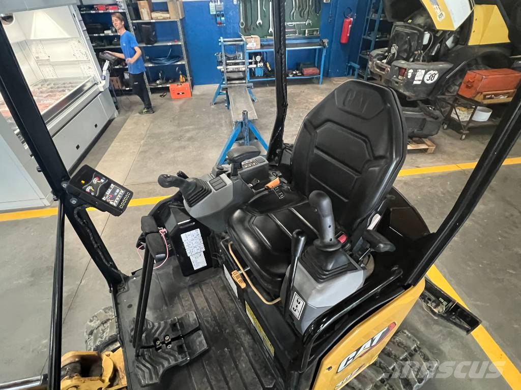 CAT 302 CR 小型挖掘机