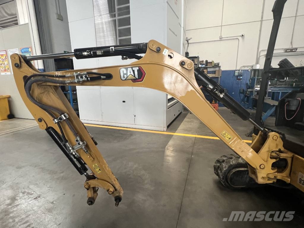 CAT 302 CR 小型挖掘机