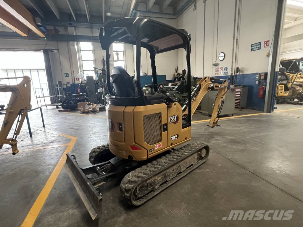 CAT 302 CR 小型挖掘机