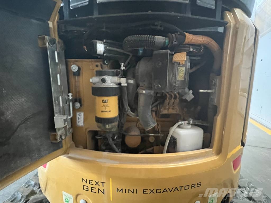 CAT 302 CR 小型挖掘机
