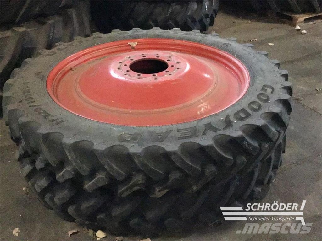 Fendt PFLEGERÄDER 2X320/85R38 + 2X320/105R54 Ruedas dobles