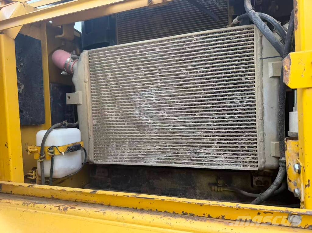Komatsu PC 360-7 حفارات زحافة
