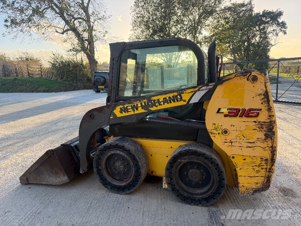 New Holland L316 Skid Steer スキッドステアローダー