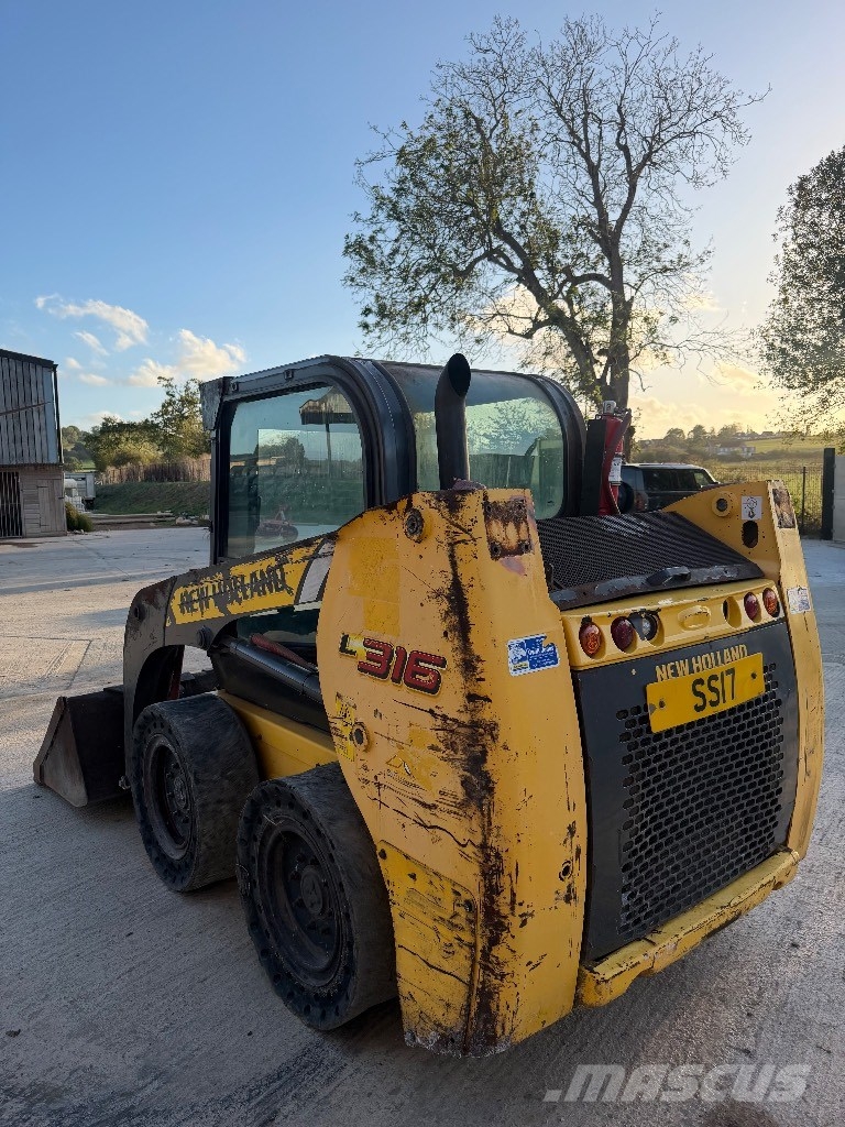 New Holland L316 Skid Steer スキッドステアローダー