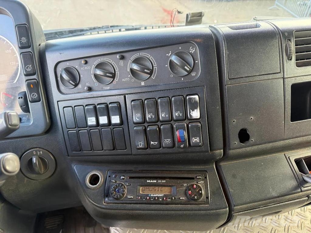 MAN TGA 18.430 4X2 + 3x WINCH + TACK 2 AXLE - YEAR 200 Vehículos de reciclaje