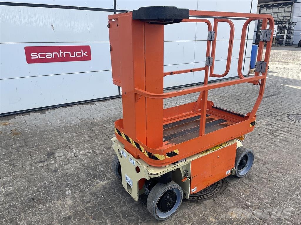 JLG 1230ES Vertikalūs stiebiniai keltuvai