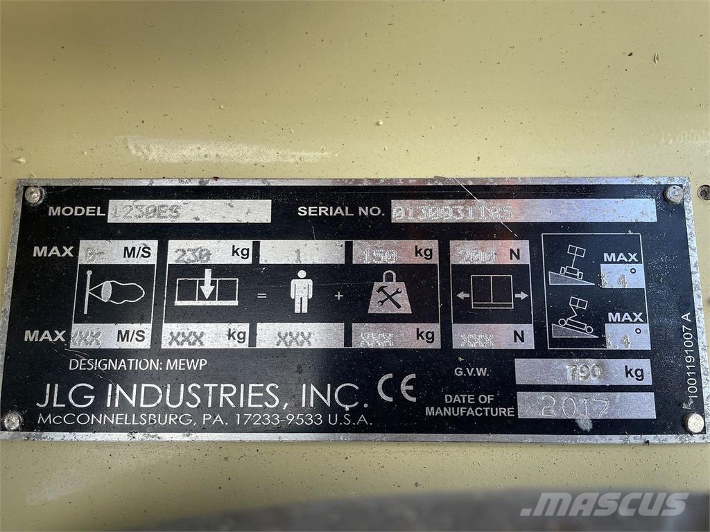JLG 1230ES Vertikalūs stiebiniai keltuvai