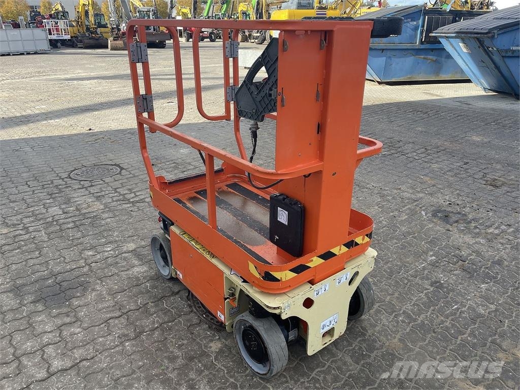 JLG 1230ES Vertikalūs stiebiniai keltuvai