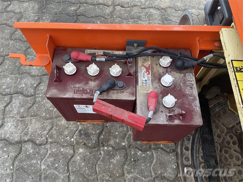 JLG 1230ES Vertikalūs stiebiniai keltuvai